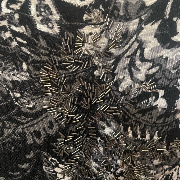 One shoulder long sleeve sweater. - Picture 4 of 5